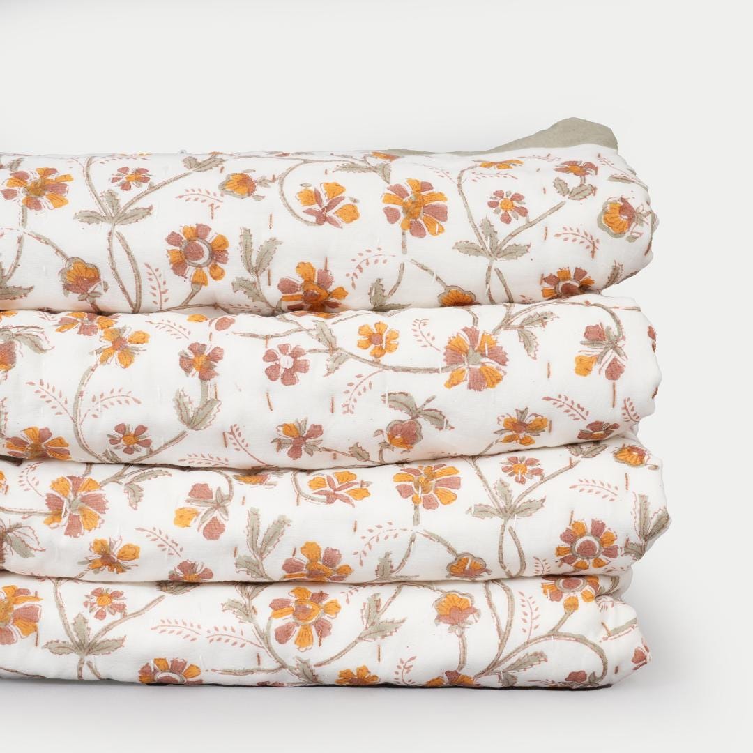 Floral Cotton Quilt – Boho Farmhouse Lightweight Bedding