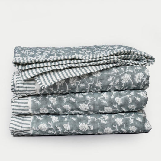 Floral Cotton Quilt – Cottage Farmhouse Lightweight Bedding