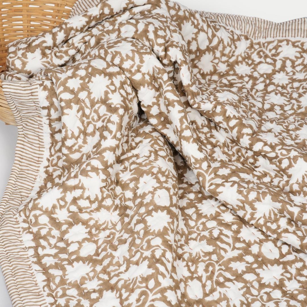 Floral Cotton Quilt – Farmhouse Lightweight Quilted Blanket