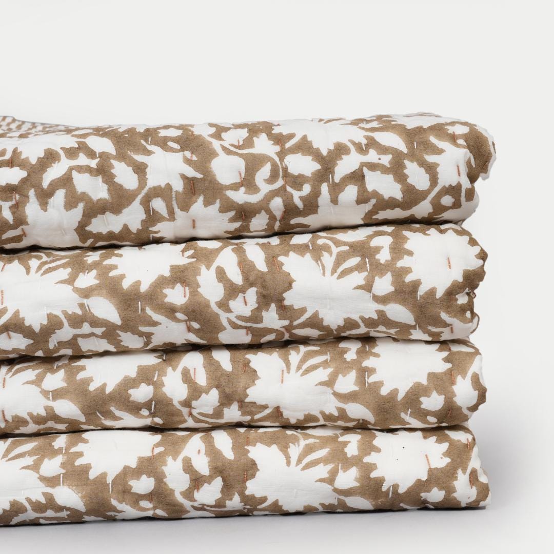 Floral Cotton Quilt – Farmhouse Lightweight Quilted Blanket
