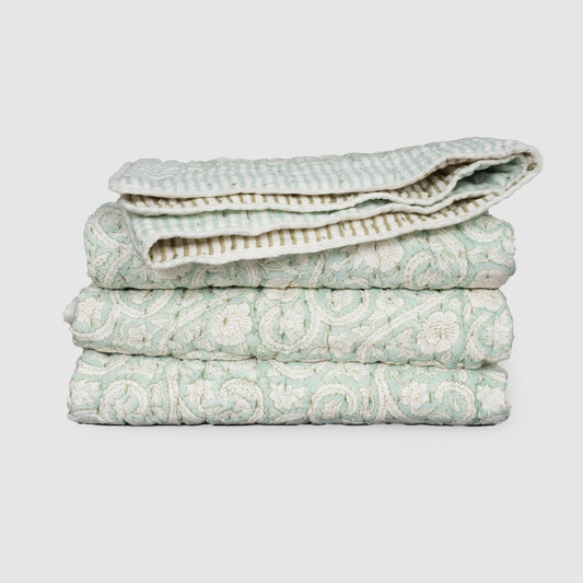 Green Floral Cotton Quilt – Cottage Farmhouse Fall Bedding